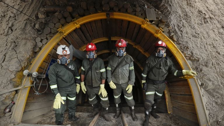 De izquierda a derecha, los rescatistas mineros Ramiro García Pulido, Campo Elías Moreno Gómez, Jaider Prado y Wilmar Vladimir Téllez Alvarado.