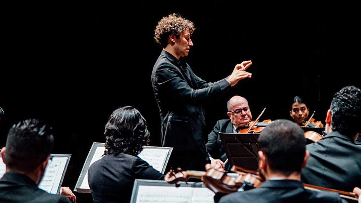 La Orquesta Filarmónica de Medellín en concierto con David Greilsammer. Cortesía de la orquesta