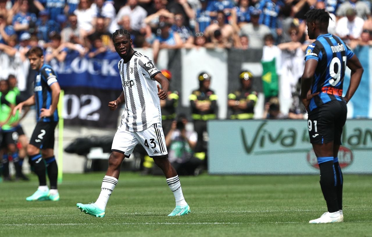 BERGAMO, ITALY - MAY 07: Samuel Iling-Junior of Juventus FC celebrates after scoring the opening goal during the Serie A match between Atalanta BC and Juventus FC at Gewiss Stadium on May 07, 2023 in Bergamo, Italy. (Photo by Marco Luzzani/Getty Images)
