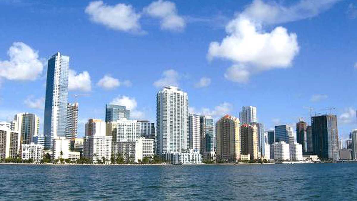 Los compradores colombianos adquieren apartamentos en Miami sobre planos y van pagando con recursos propios mientras dura la construcción. Luego de ello, es probable que tomen créditos para cubrir el saldo con préstamos que no superan el 50% del valor de la propiedad.