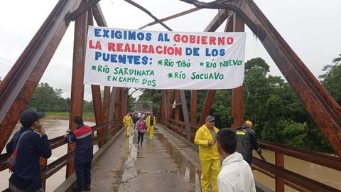 Comunidad de Tibú bloquean vías en el Catatumbo.