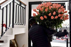 Ramos de rosas listas para dar a mamá