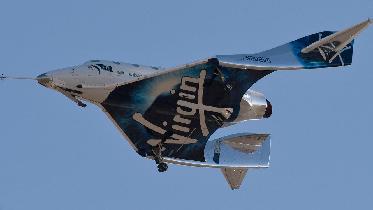 (FILES) In this file photo taken on December 13, 2018 Virgin Galactic's VSS Unity comes in for a landing after its suborbital test flight in Mojave, California. - After flying its founder Richard Branson to space, Virgin Galactic is restarting ticket sales beginning at $450,000, the company announced August 5, 2021. (Photo by Gene Blevins / AFP)