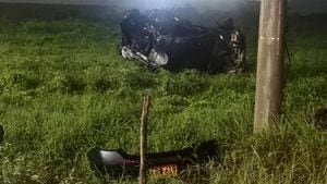Un vehículo terminó volcado en la madrugada de este sábado en Barranquilla, y varias personas resultaron heridas.