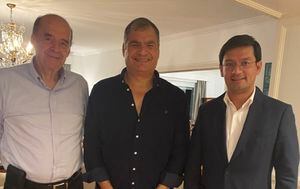 El expresidente de Ecuador Rafael Correa se reunió con representantes del gobierno de Colombia. Foto: Twitter Rafael Correa.
