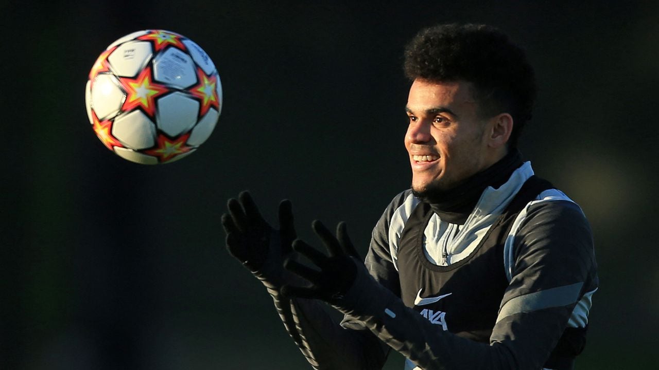Liverpool's Colombian midfielder Luis Diaz attends a training session at their training ground in Liverpool, north west England, on March 7, 2022, on the eve of their UEFA Champions League round of 16 second leg football match against Inter Milan. AFP/Lindsey Parnaby