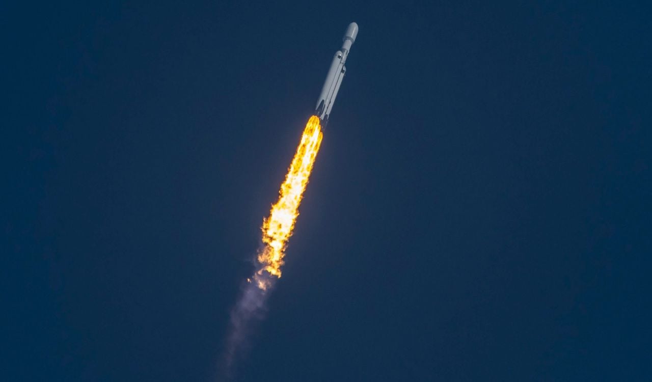 SpaceX lanza por tercera vez el cohete más poderoso del mundo