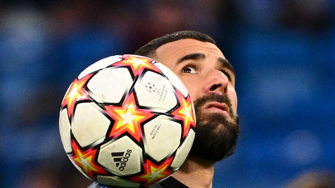 eal Madrid's French forward Karim Benzema warms up before the start of the UEFA Champions League semi-final second leg football match between Real Madrid CF and Manchester City at the Santiago Bernabeu stadium in Madrid on May 4, 2022. (Photo by GABRIEL BOUYS / AFP)