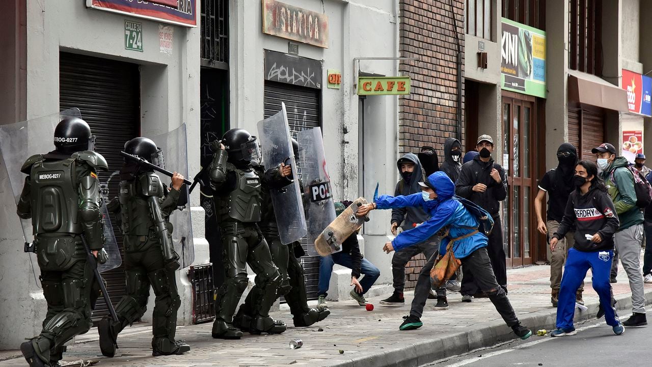 Protesta contra el ESMAD, abuso autoridad, Manifestación contra la brutalidad policial en Bogotá, Disturbios en Bogotá.