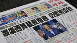 La portada de un periódico que informa sobre la presidenta de la Cámara de Representantes de los Estados Unidos, Nancy Pelosi, en Taipei, Taiwán, el 2 de agosto de 2022. REUTERS/Ann Wang