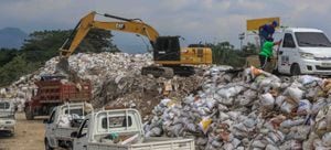 Un promedio de 250 trabajadores del reciclaje se concentran en este punto de recepción de residuos.