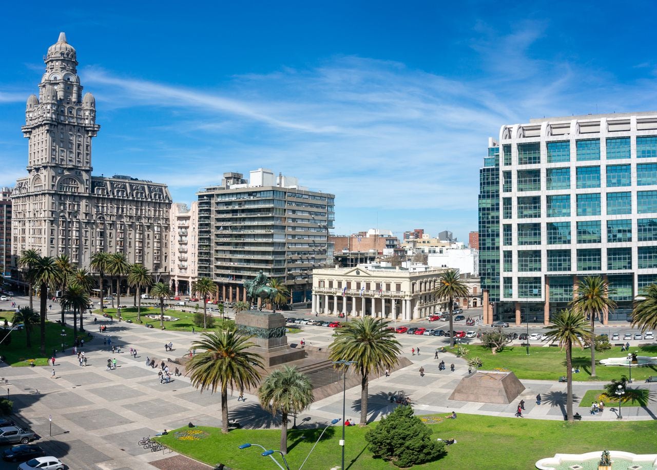 Plaza Independencia, uno de los lugares turísticos en Montevideo.
