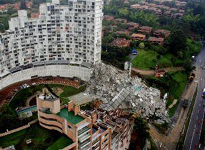 Bloquean venta de inmuebles en sitio donde colapsó la torre 6 del Space en Medellín.