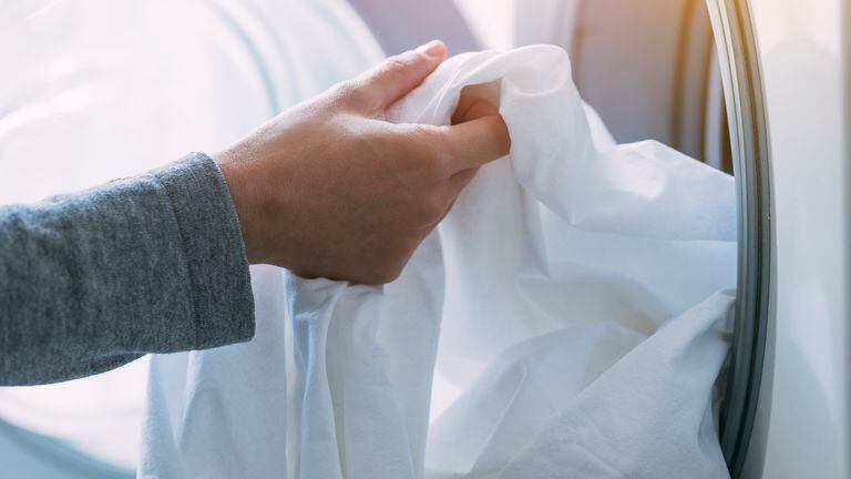 Clasifique sus sábanas antes de meterlas a la lavadora