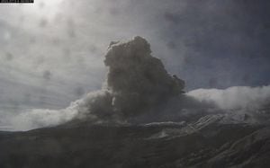 Desde ayer se registra  emisión de cenizas  en el volcán Nevado del Ruiz.