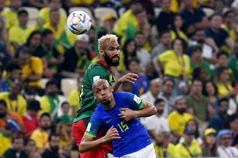 Fabinho se lamentó por la derrota ante Camerún. Foto: AFP.