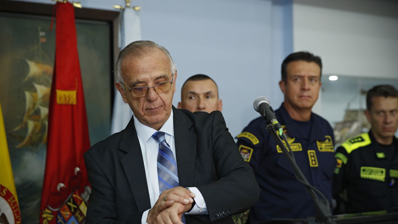 Ministro de la Defensa, Iván Velásquez, ordenó suspender los bombardeos en el país.
Bogota agosto 25 del 2022
Foto Guillermo Torres Reina / Semana