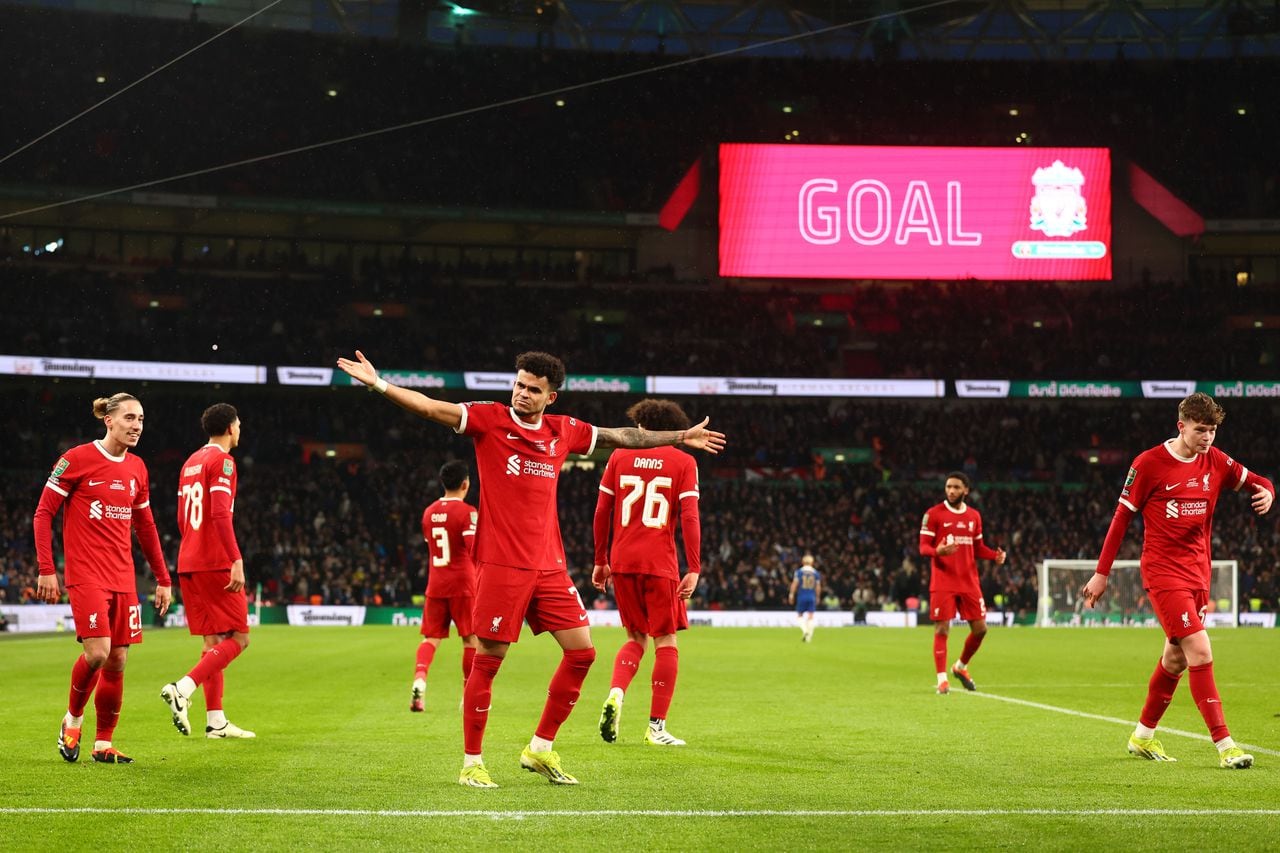 LONDON, ENGLAND - FEBRUARY 25:   Luis Diaz of Liverpool reacts after Virgil van Dijk of Liverpool scored the winning goal in extra time during the Carabao Cup Final match between Chelsea and Liverpool at Wembley Stadium on February 25, 2024 in London, England. (Photo by Chris Brunskill/Fantasista/Getty Images)
