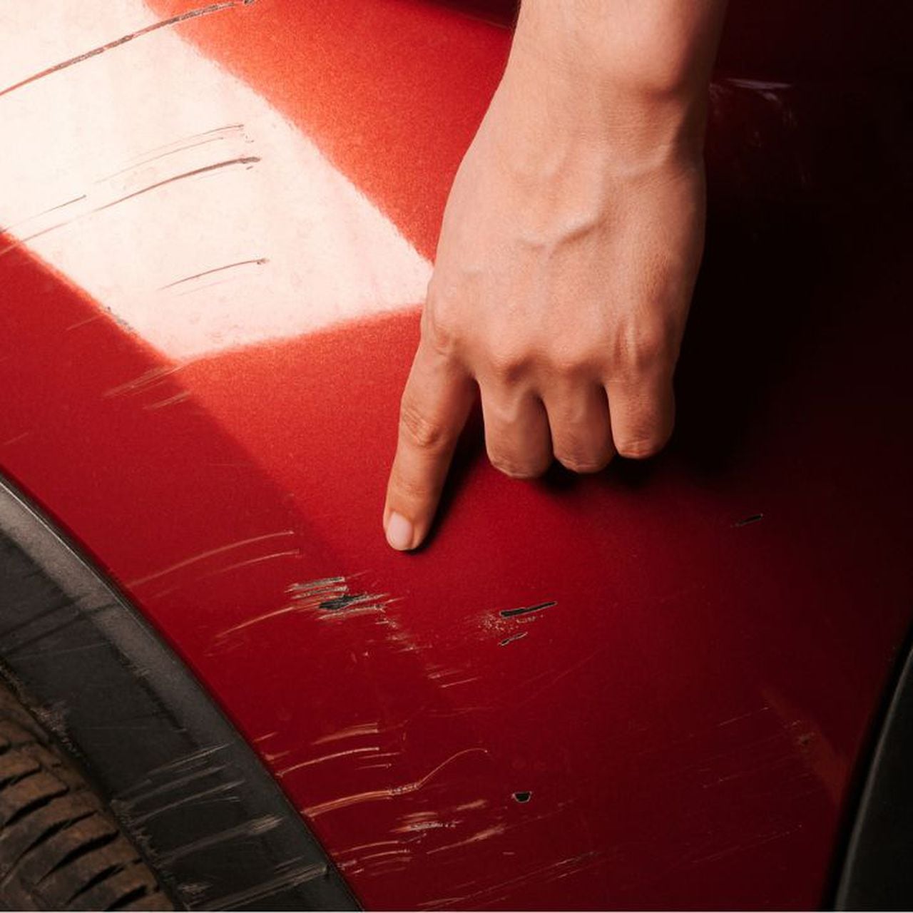 Cómo quitar los rayones de tu auto?