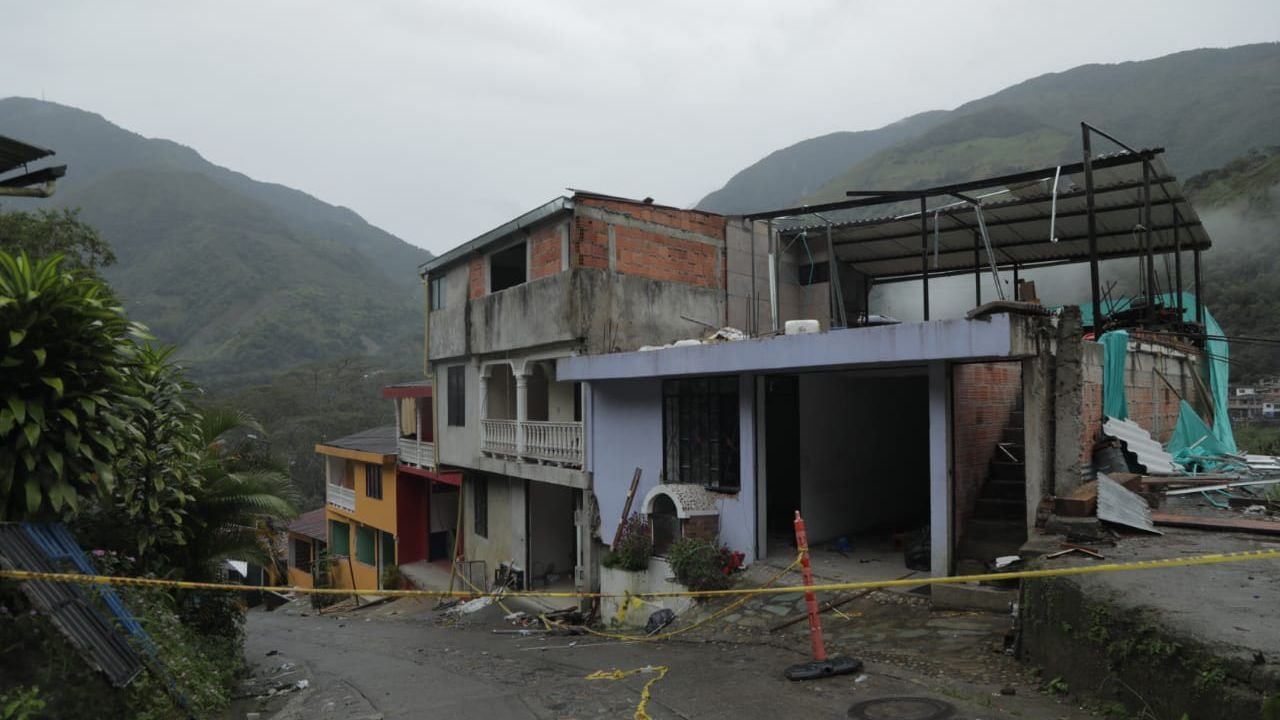 Recursos para atender emergencia en Guayabetal, Gobernación Cundinamarca