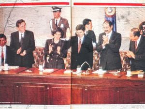Aunque la nueva Constitución se promulgó el 4 de julio de 1991, en la mañana del 19 de junio, la plñenaria de la Asamblea Nacional Constituyente aprobó el artículo que prohibió la extradición de colombianos. Horas después, como a quien se le había saldado todas sus exigencias, Pablo Escobar se entregó a las autoridades.