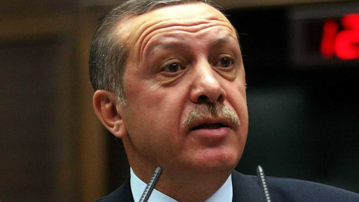 El gobierno del primer ministro de Turquía, Recep Tayyip Erdogan, acusó al Papa Francisco por "reconocer solo el sufrimiento de los armenios cristianos y no el de los turcos y musulmanes". BBC - GETTY