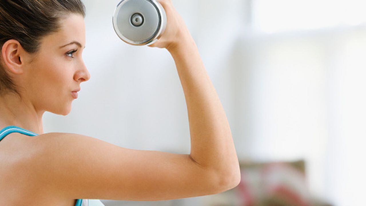 Para aumentar la masa muscular también es indispensable el ejercicio.