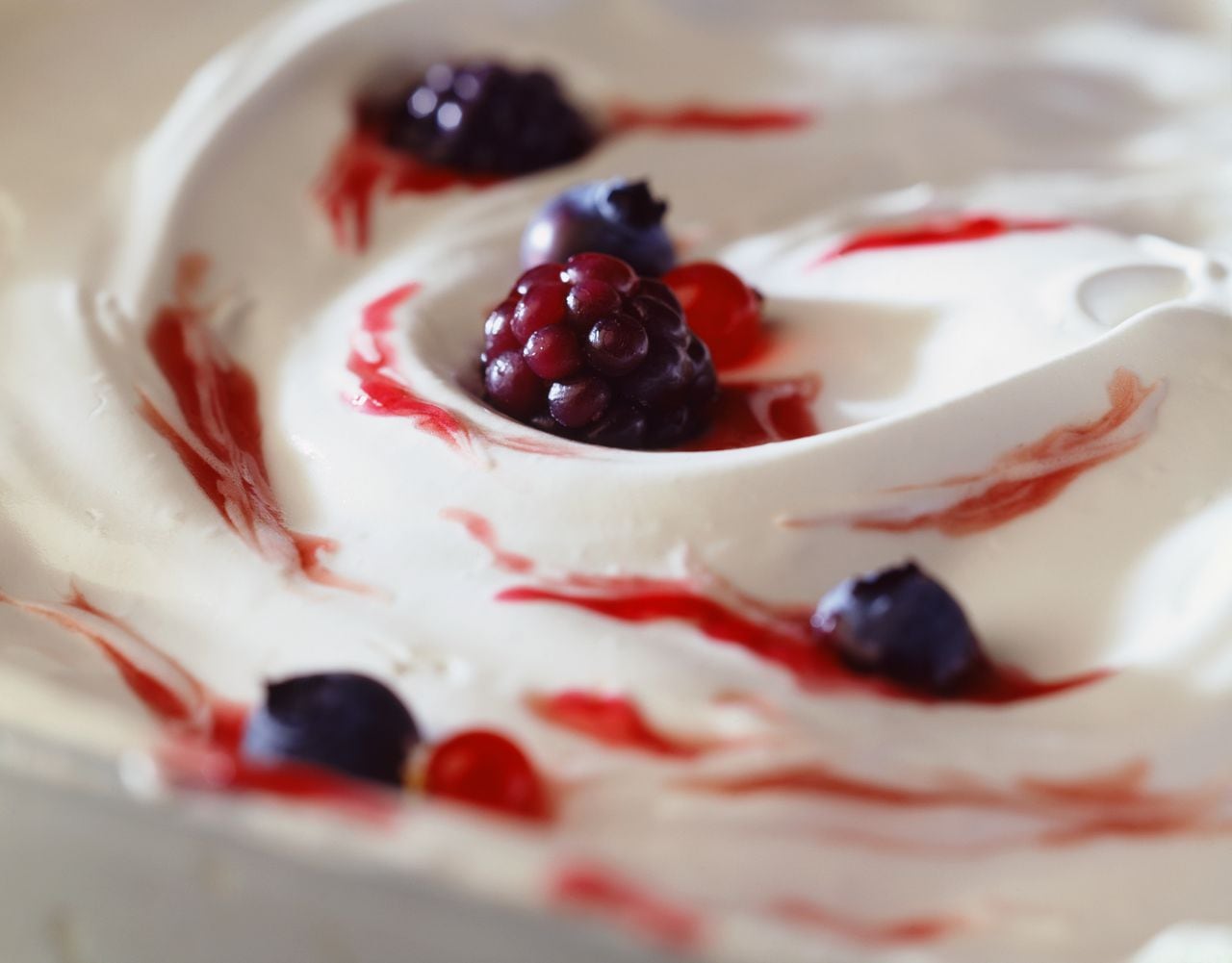 El yogur es un probiótico que procura el bienestar de la microbiota.