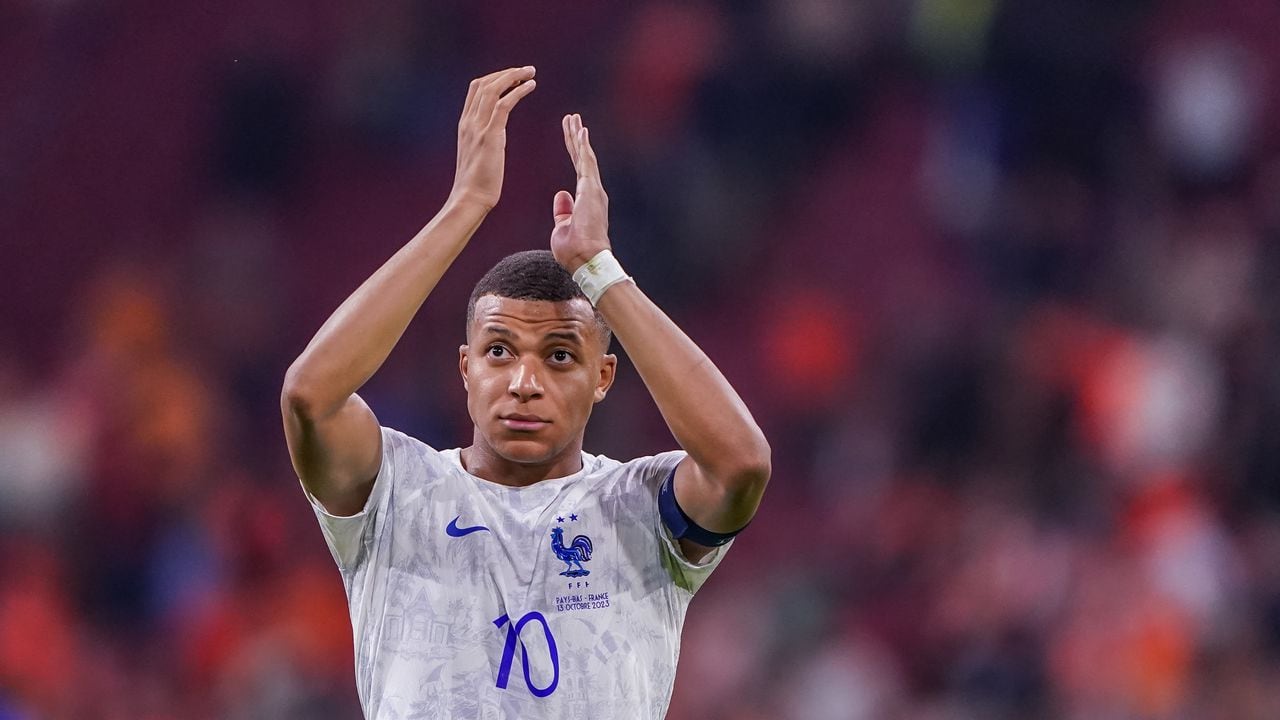 AMSTERDAM, NETHERLANDS - OCTOBER 13: Kylian Mbappe of France celebrate the win during the UEFA EURO 2024 Qualifying Round Group B match between Netherlands and France at Johan Cruijff ArenA on October 13, 2023 in Amsterdam, Netherlands (Photo by Andre Weening/ BSR Agency/ Getty Images)