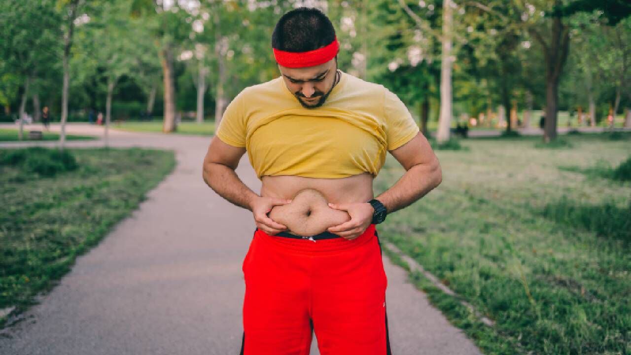 Alimentos como la pechuga de pollo, ostras, salmón ahumado entre otros, pueden ayudar a quemar grasa abdominal y ganar músculo. Foto: Getty images.