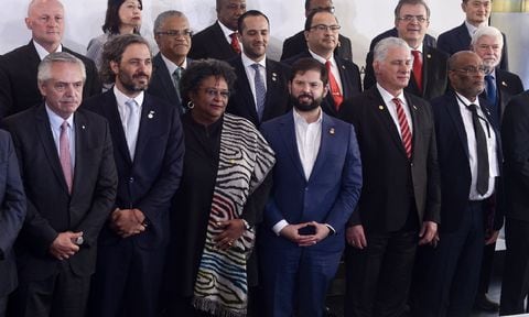 El escándalo se conoce mientras en Buenos Aires se adelanta la cumbre de la Celac; espacio en el que participa el presidente Boric, y donde hace presencia su canciller.