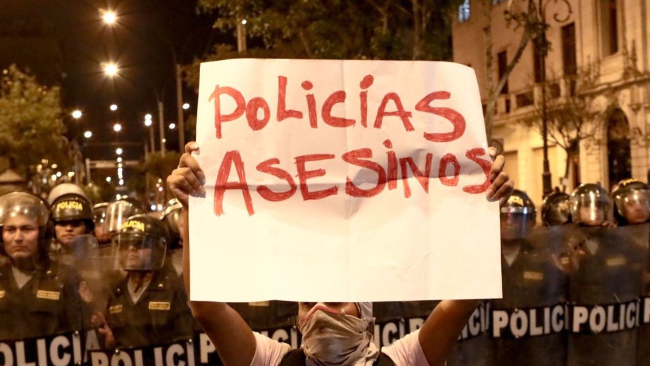 Los manifestantes piden el regreso de Pedro Castillo al poder y la renuncia de Dina Boluarte como presidente de Perú
