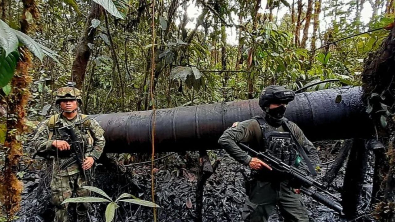 Las Fuerzas Militares y la Policía ubicaron y destruyeron 52 refinerías ilegales de las disidencias en Nariño.