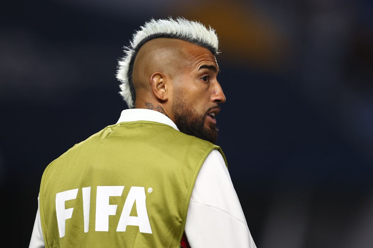 TANGER MED, MOROCCO - FEBRUARY 07: Arturo Vidal of Flamengo looks on during the FIFA Club World Cup Morocco 2022 Semi Final match between Flamengo v Al Hilal SFC at Stade Ibn-Batouta on February 07, 2023 in Tanger Med, Morocco. (Photo by Chris Brunskill/Fantasista/Getty Images)