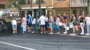 Distribución de agua en Envigado, tras corte masivo.