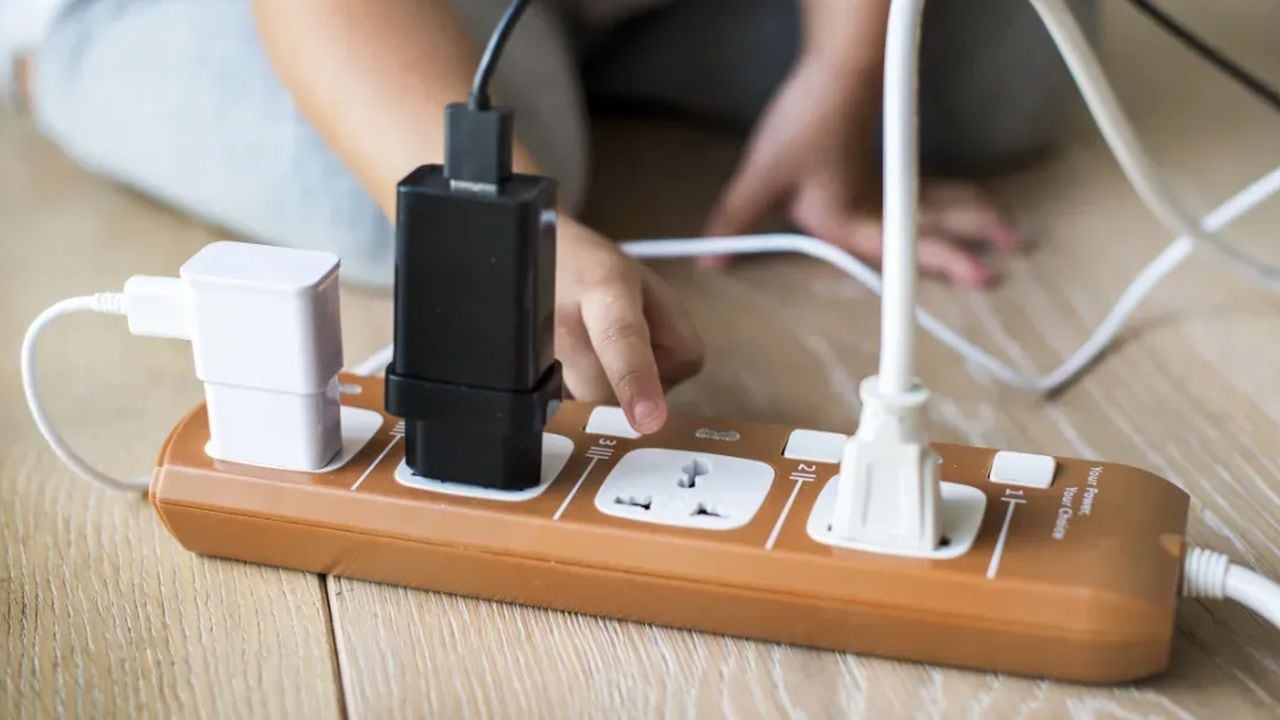 Dispositivos y electrodomésticos que nunca deberías conectar a una regleta  eléctrica