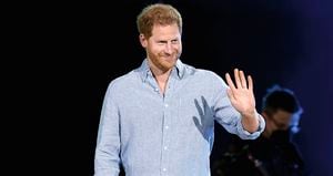 El autor cuenta en el libro cómo su padre le dijo a la princesa Diana, el día del nacimiento de Harry: “¡Maravilloso! Ahora que me has dado un heredero y un repuesto, mi trabajo está hecho”. 