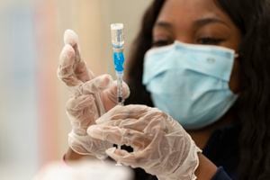 Cuba envía 100.000 dosis de vacuna contra el coronavirus a Irán para estudiar eficacia