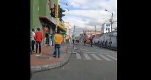 Enfrentamientos entre comerciantes y Esmad en San Andresito