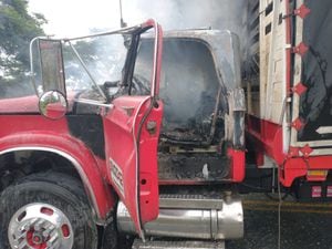 Vehículo incinerado en El Bagre, Antioquia.