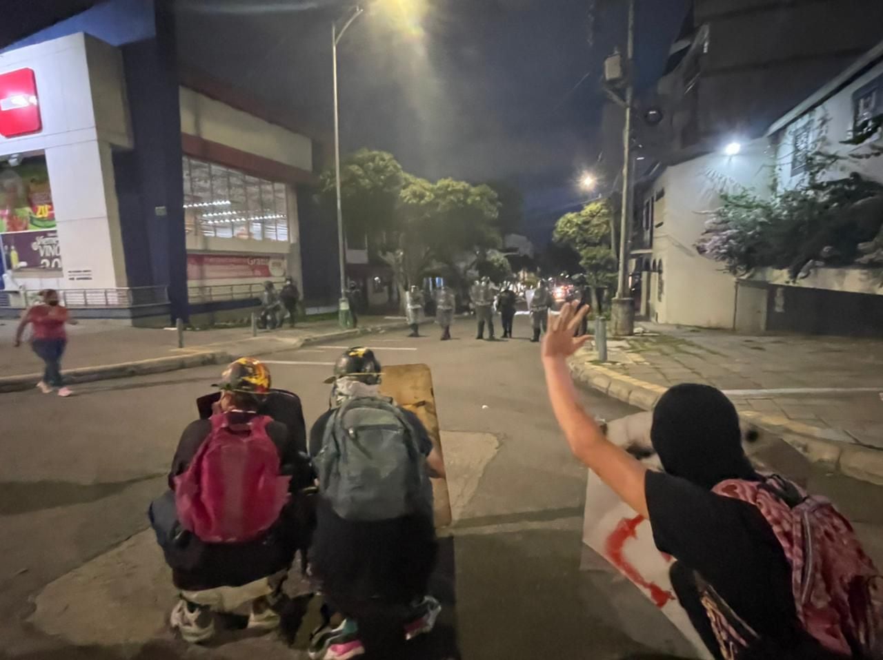 Entre policías y marchantes se cuentan unos 30 heridos luego de la movilización de la tarde-noche del 9 de junio en Bucaramanga.