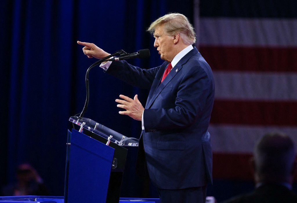 El ex presidente de Estados Unidos y aspirante a la presidencia de 2024, Donald Trump, habla durante la reunión anual de la Conferencia de Acción Política Conservadora (CPAC)