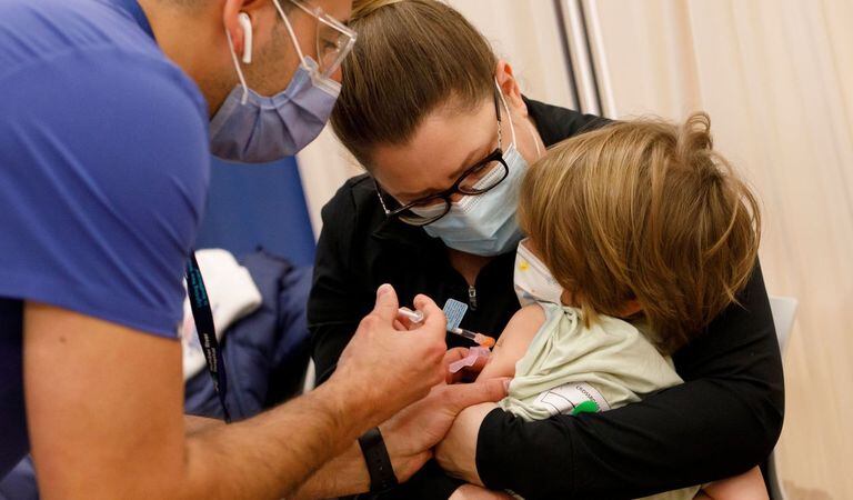 Colombia entra en la lista de países que le aplicará vacuna Pfizer a niños mayores de 5 años