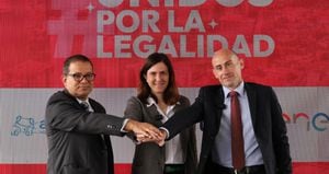 Las empresas de Acueducto y Alcantarillado de Bogotá, Enel Colombia
y Vanti, firmaron la Alianza por Legalidad de los Servicios Público.