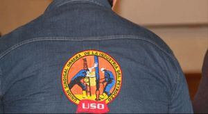 USO significa Unión Sindical Obrera del la Industria del Petróleo.