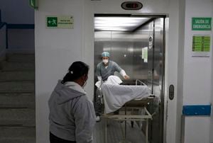 Clinica Juan N Corpas ambulancia urgencias respiratoriasLocalidad de SubaBogota enero 12 del 2021Foto Guillermo Torres Reina / Semana