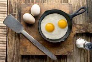 El huevo es una fuente rica en proteínas.