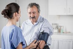 La presión arterial guarda relación con enfermedades cardiovasculares.
