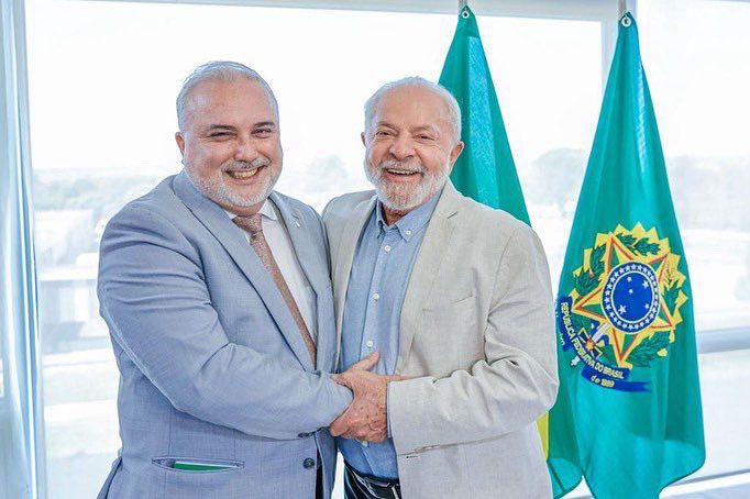 Jean Paul Prates, presidente de Petrobras junto al presidente de Brasil, Luis Ignacio Lula da Silva