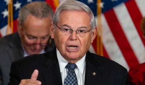 Bob Menendez fue el líder de la delegación de políticos Demócratas que se reunieron con el presidente Gustavo Petro